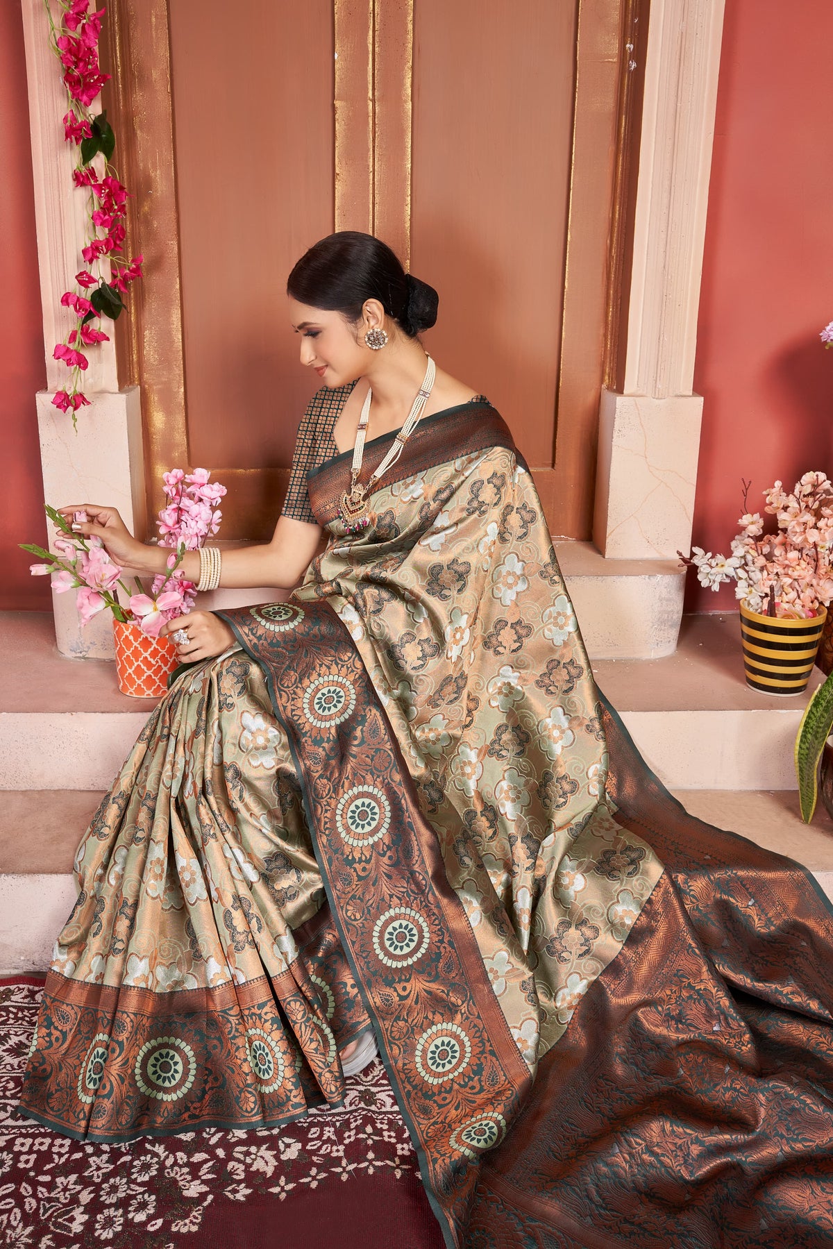 Women's Woven Design Zari Work Banarasi Silk Saree