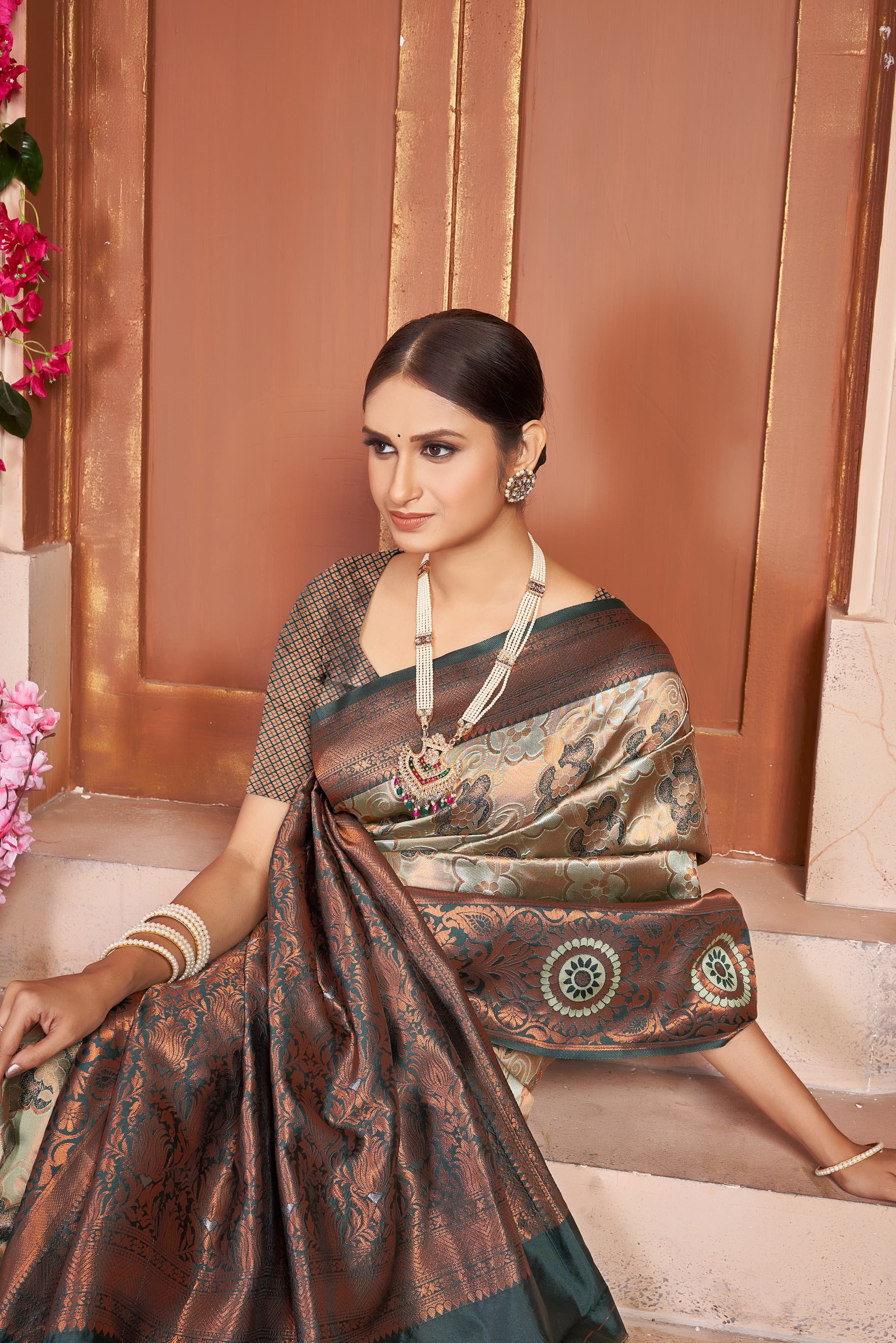 Women's Woven Design Zari Work Banarasi Silk Saree