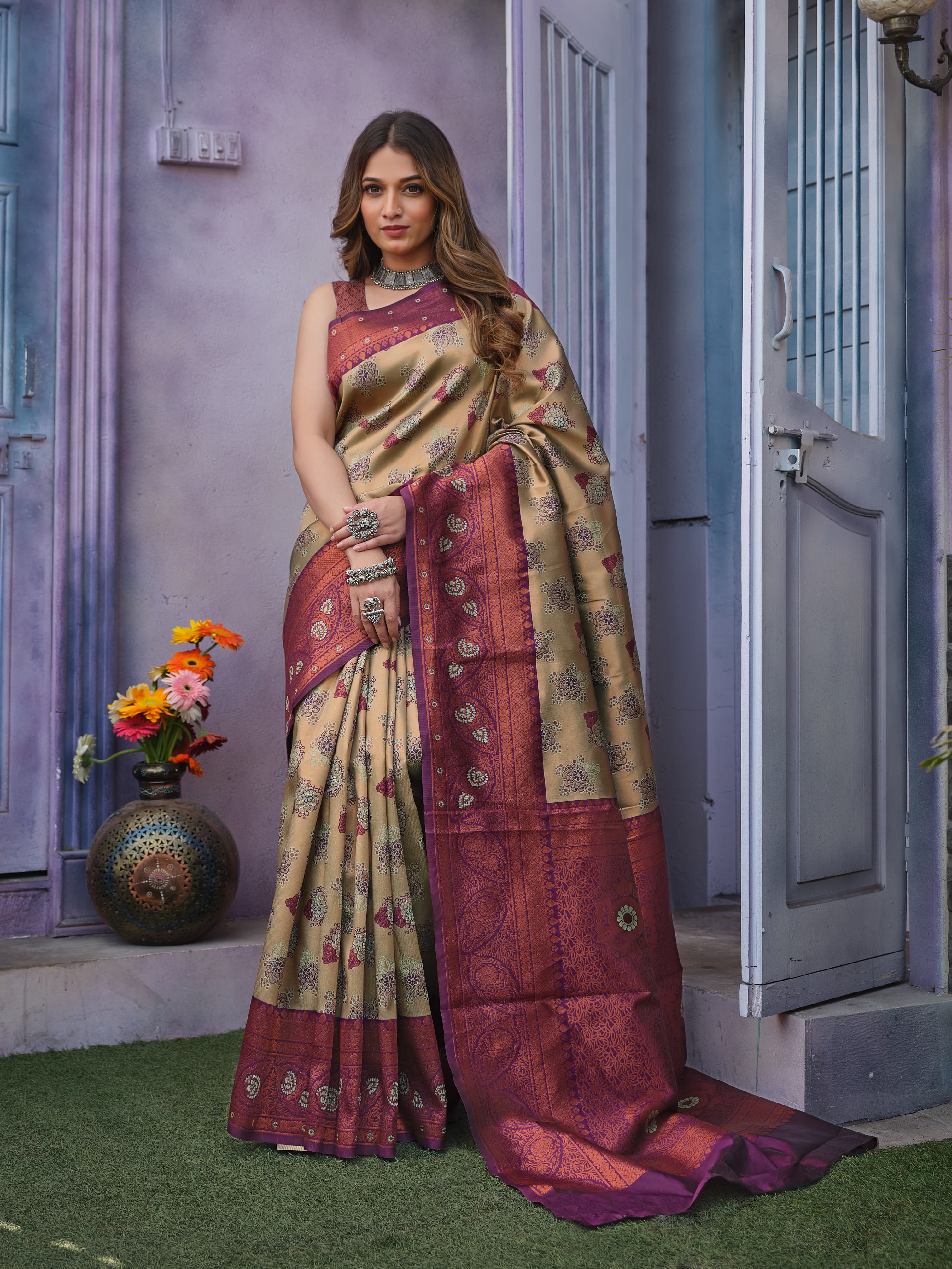 Women Banarasi Woven Silk Saree with Contrast Border