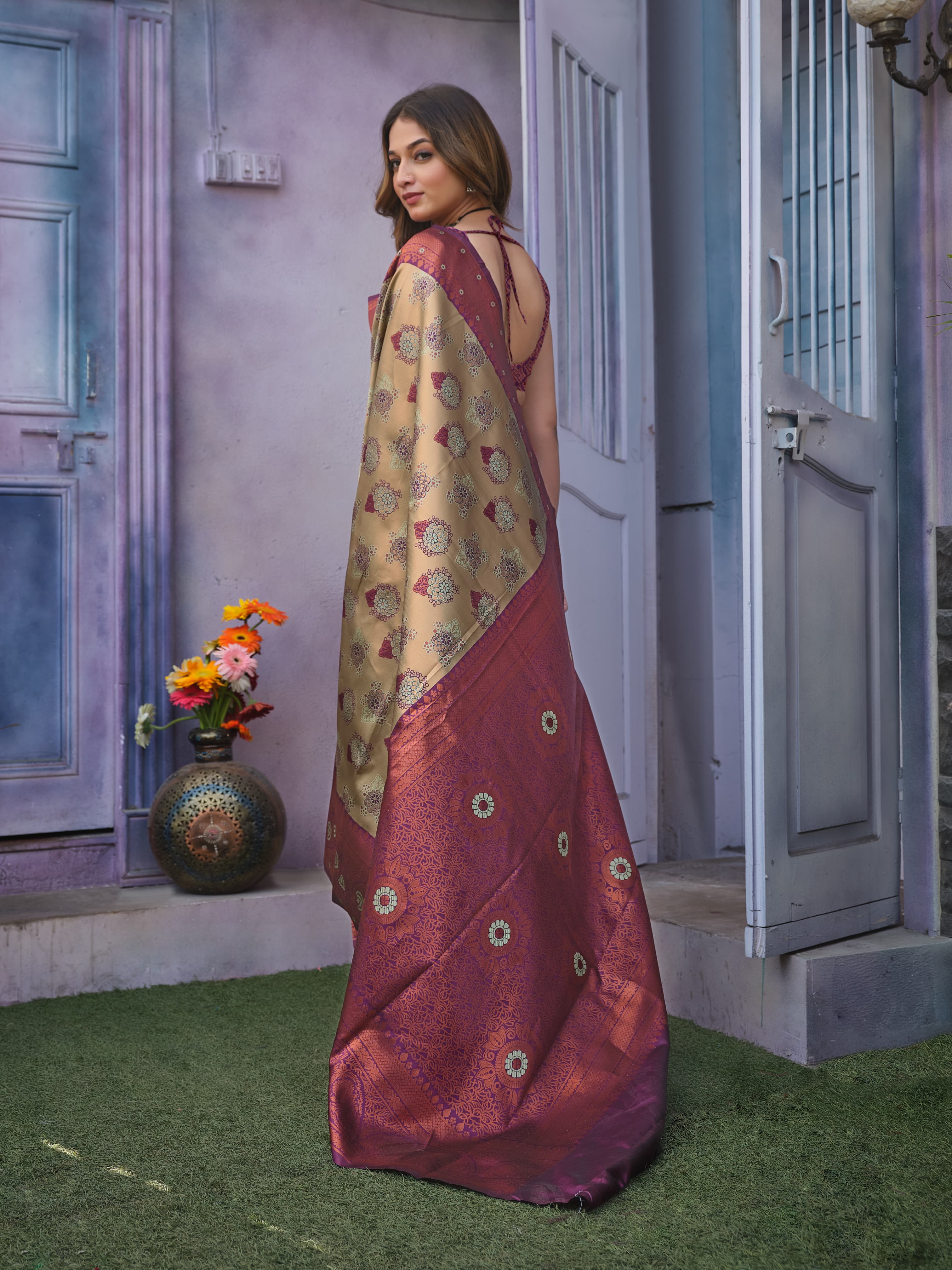 Women Banarasi Woven Silk Saree with Contrast Border
