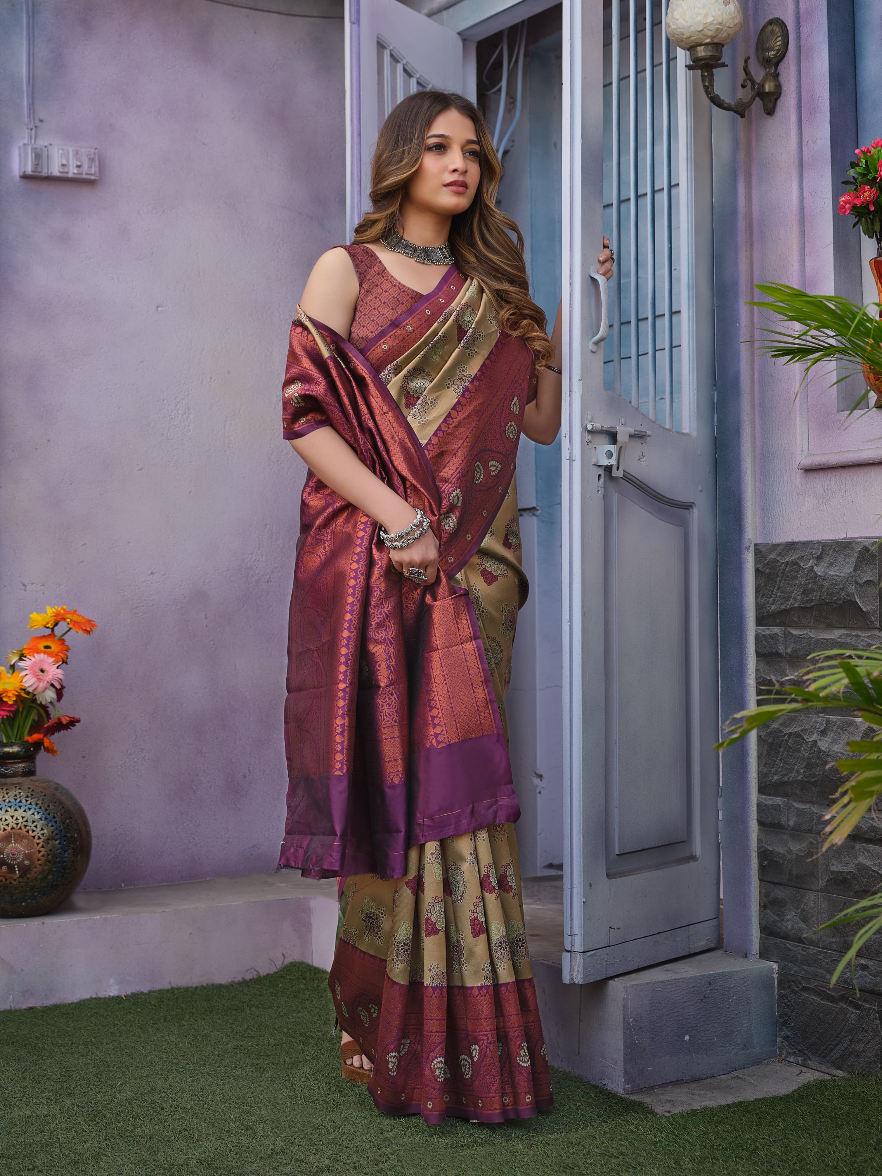 Women Banarasi Woven Silk Saree with Contrast Border